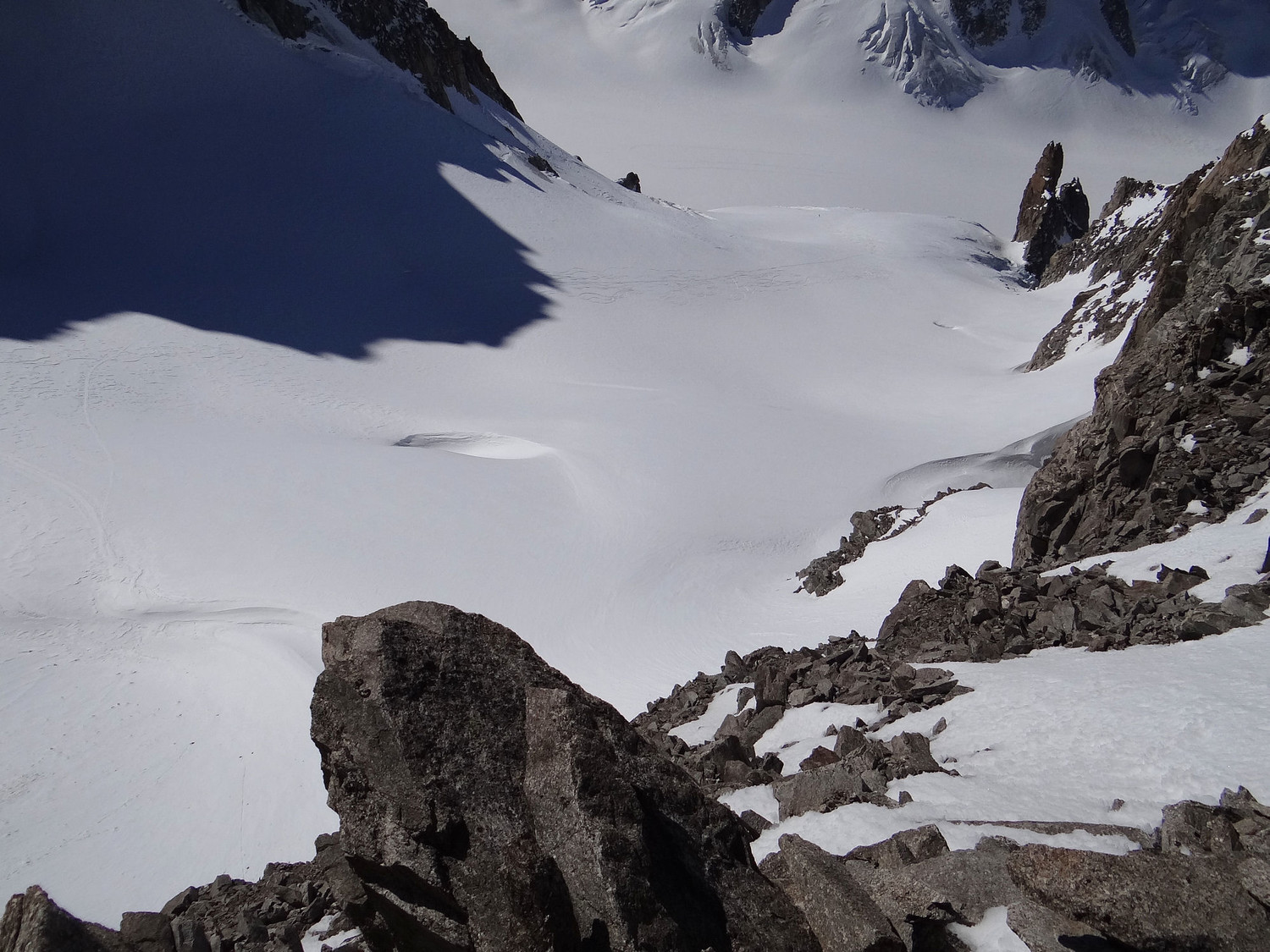 Pour descendre par le glaciers des Rouges du Dolent prévoir les skis cailloux