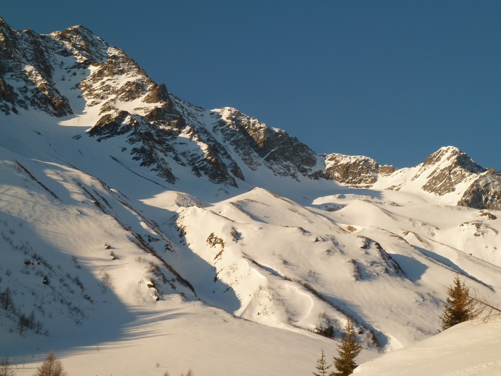 Lo Sucklistock e il Gross Griessenhorn con il canale salito