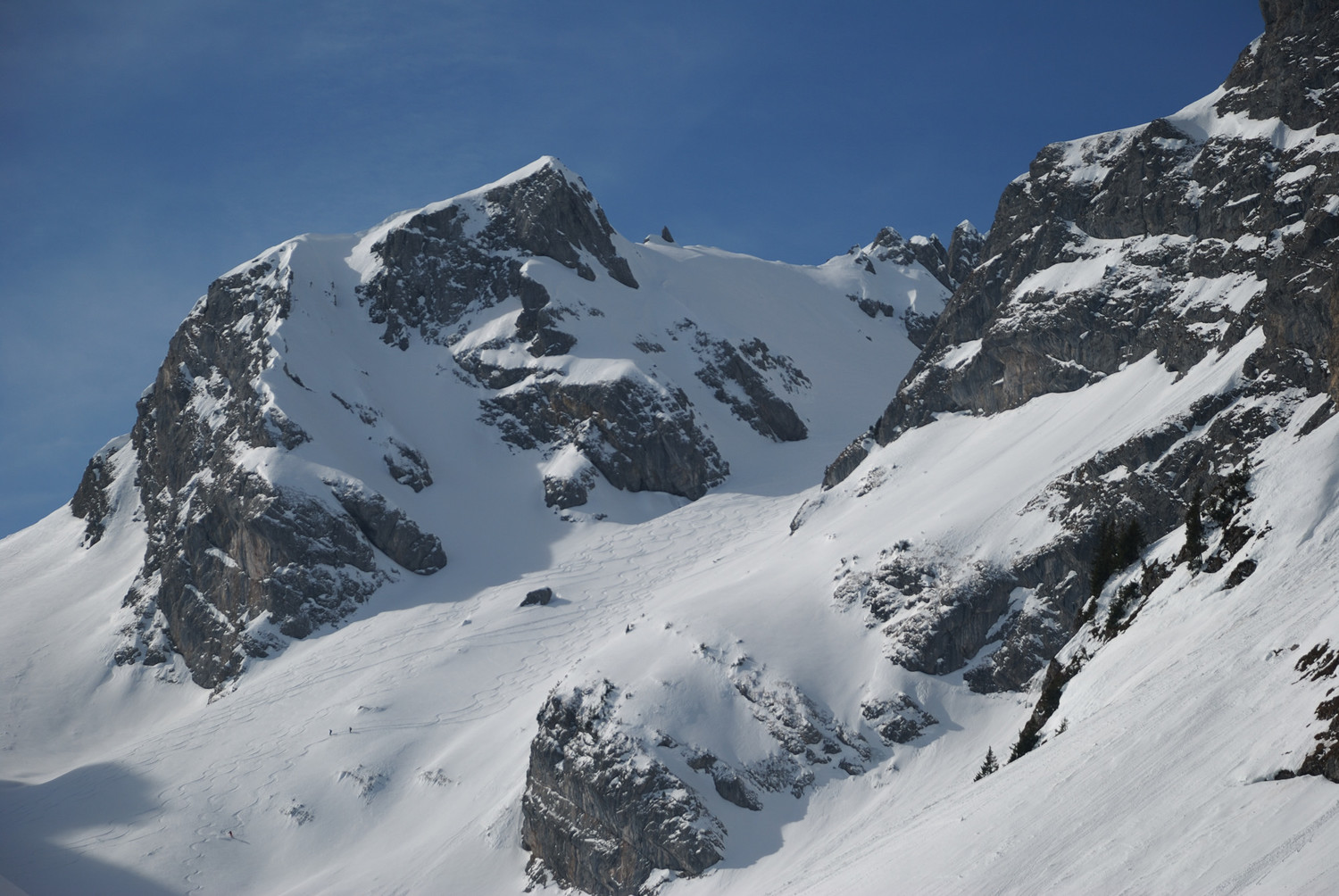 Le vallon de droite menant au Spillgerte