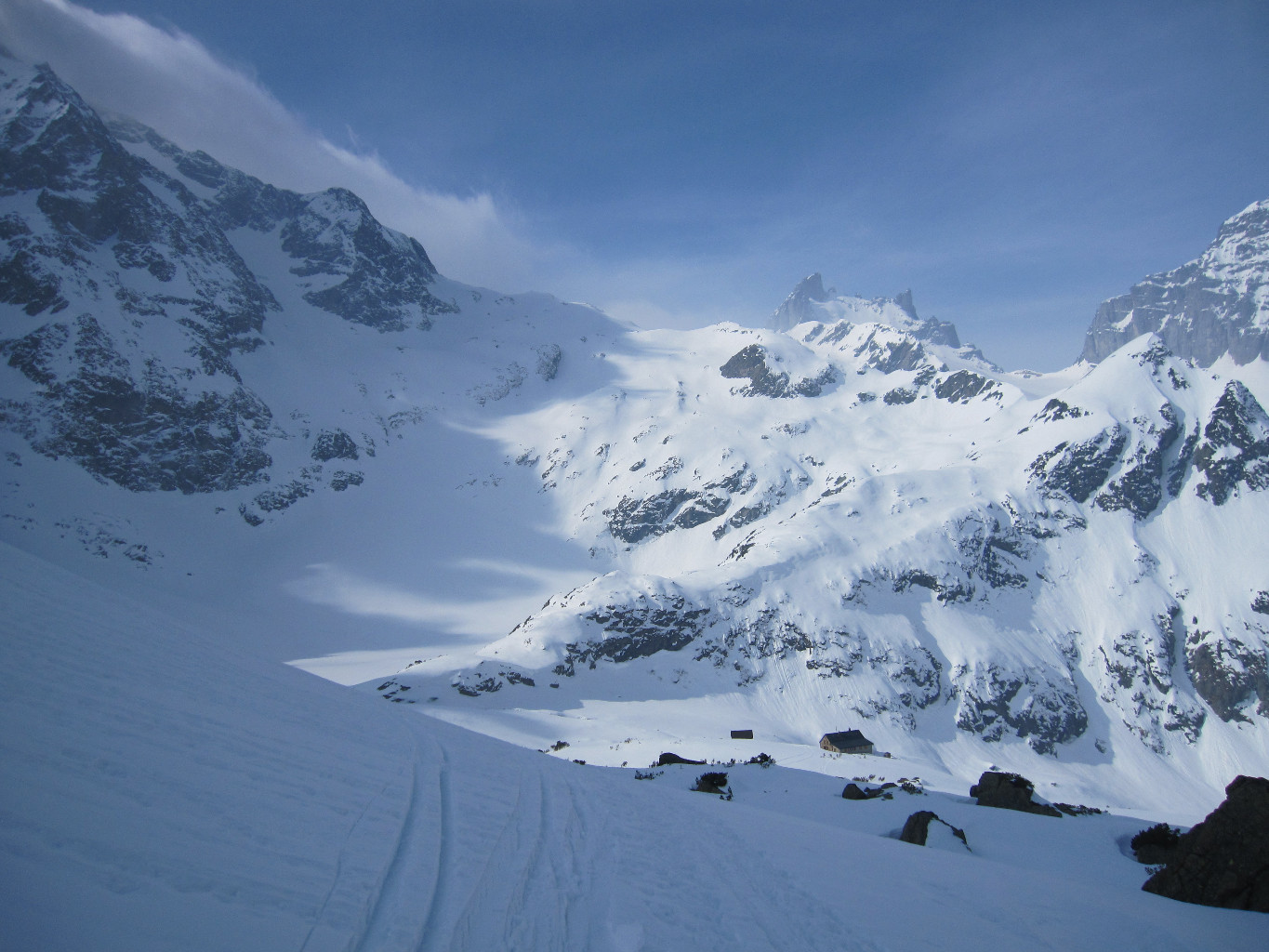 Il rifugio Kronten salendo al Rot Stock