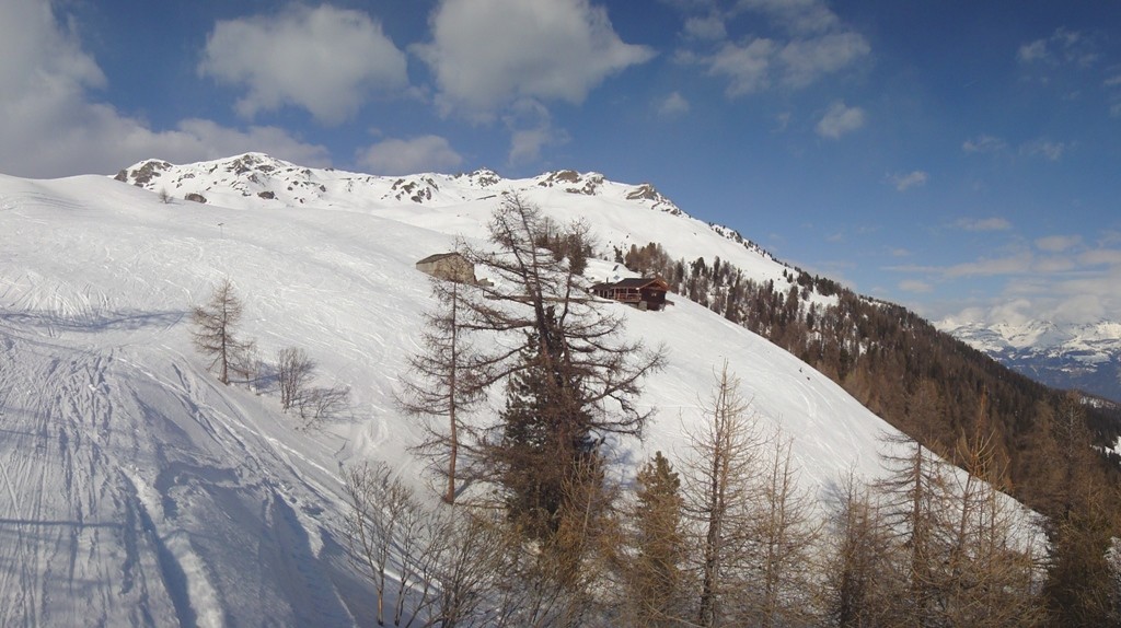 Orzival, au fond la Brinta