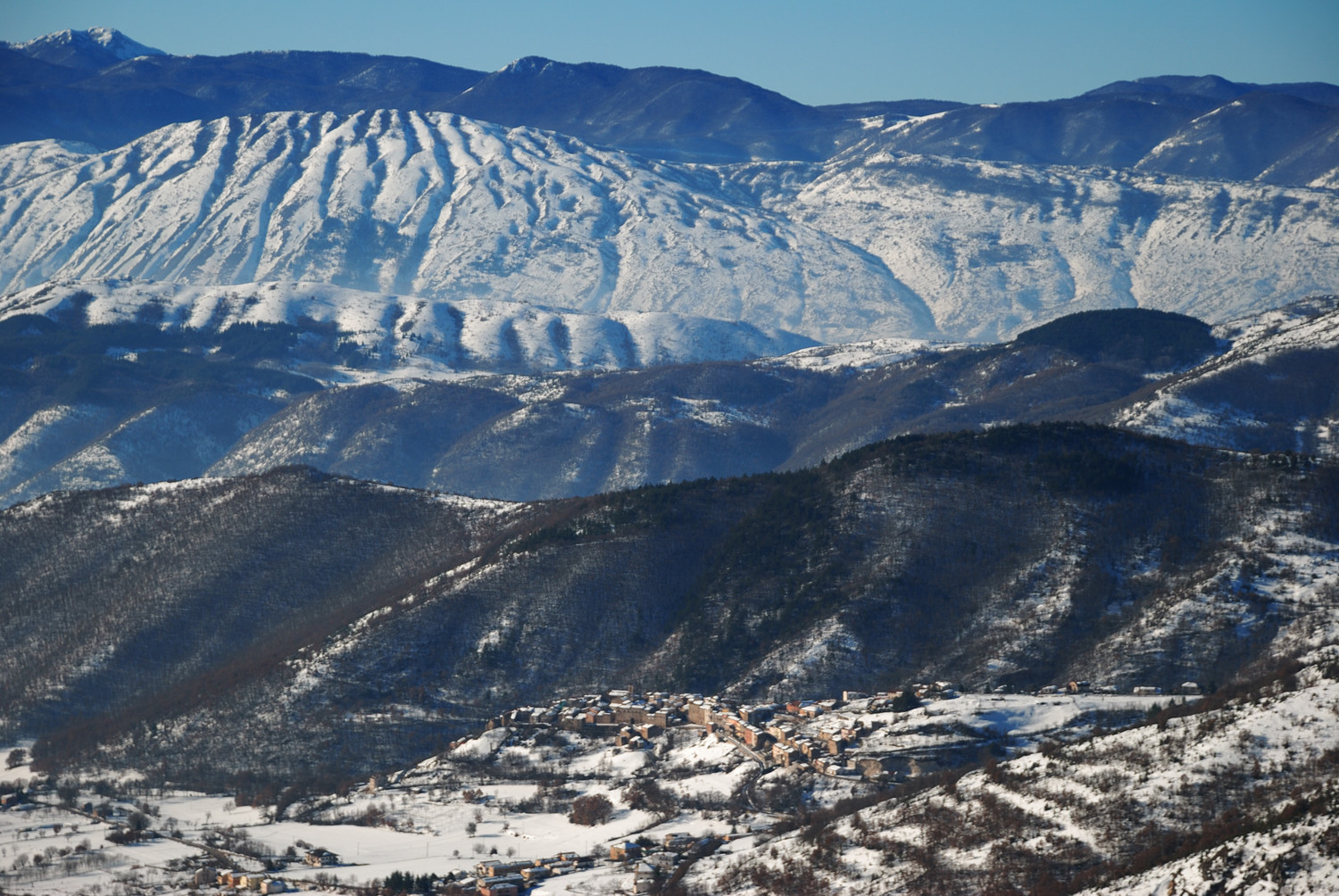 Rosciolo (900m), au pied du Velino (Abruzzes)