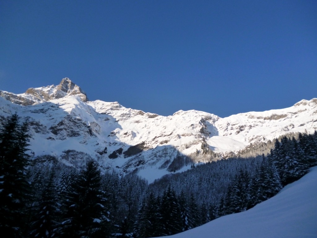 Cime de l'Est (face NE), Tête de Chalin (face N) et crête du Dardeu (couloir de l'Envers du Dardeu)