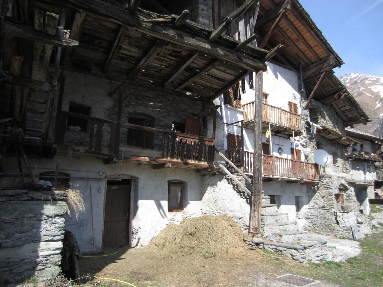 le hameau au dessus de Etrouble
