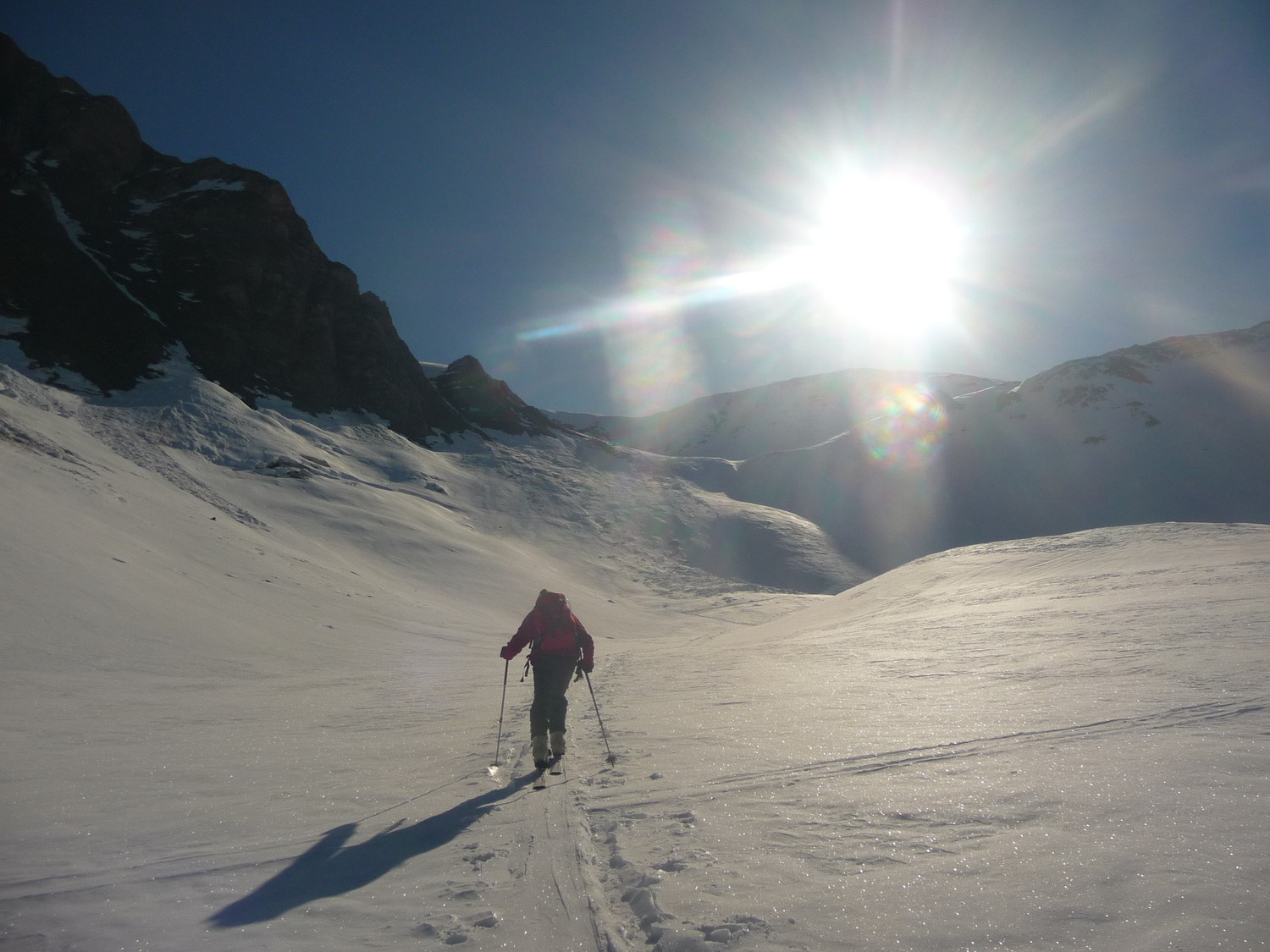 On continue sur le replat,le col des meudes est au fond