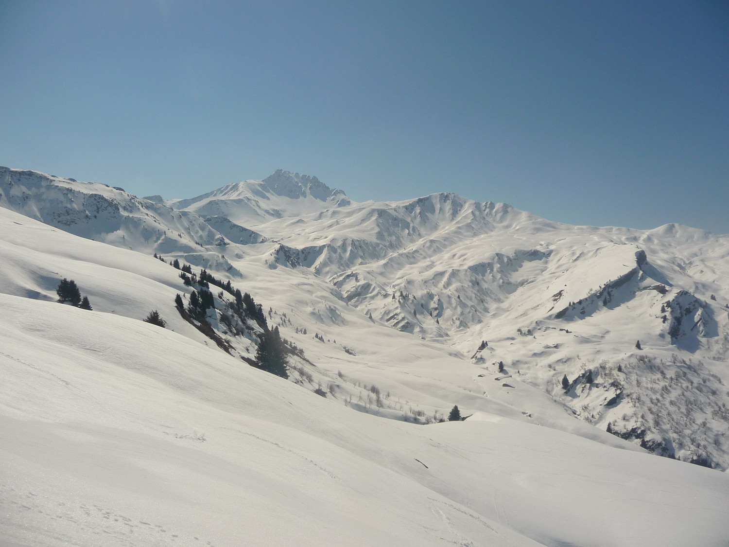 panorama de la descente,le crêt du rey tout au fond