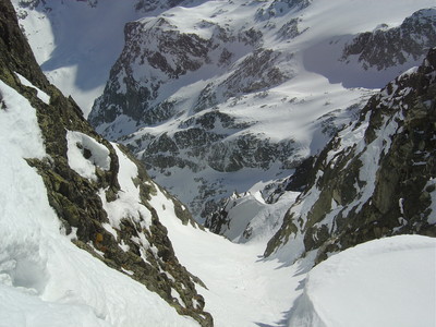 Au haut du couloir, vue plongeante sur le glacier de Vuibé