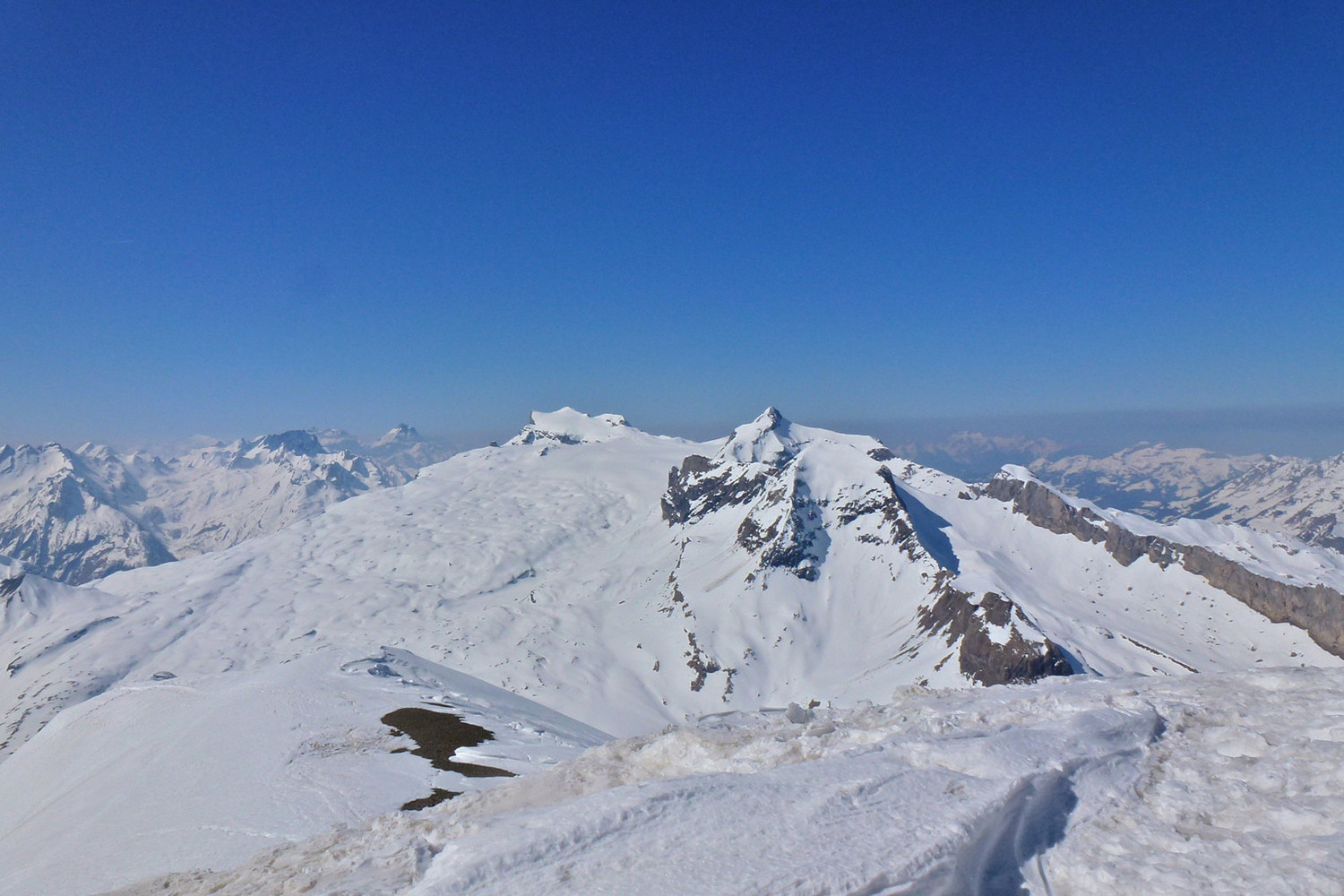 Vue du sommet: Tête des Diablerets; Oldenhorn; Sanetschhorn; Gstellihorn.