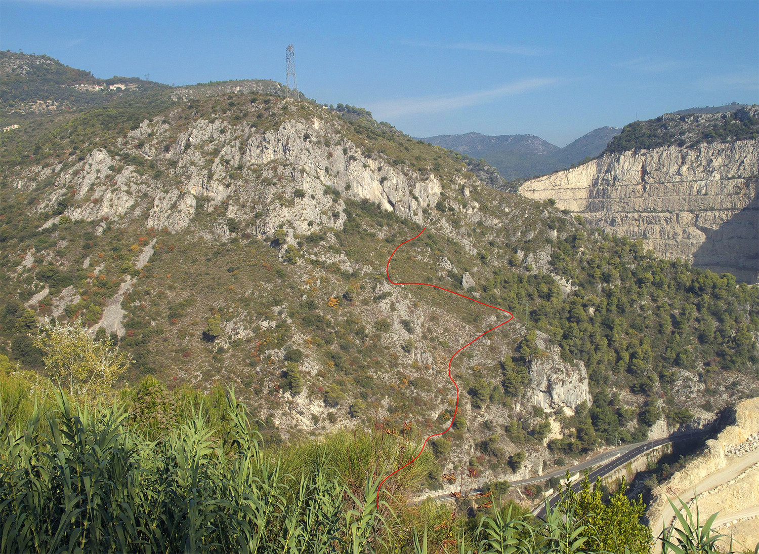 Accès pedestre à la falaise de Falicon