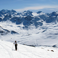 Piz Surparé;  nella parte alta del vallone SE (sullo sfondo il Gruppo del Bernina).