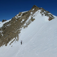 Piz Surparé; sul ripido pendio adducente alla crestina sommitale.