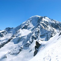 Arrivée au sommet de la Pointe de Boveire sur fond de Petit Combin