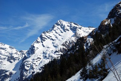 Il Gross Dussi 3296m (Piz Git) con il ripido versante W dalla Maderarnertal Il Gross Dussi 3296m (Piz Git) con il ripido versante W dalla Maderarnertal