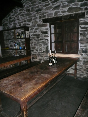 Refuge de l'Oule: salle commune. Refuge de l'Oule: salle commune.