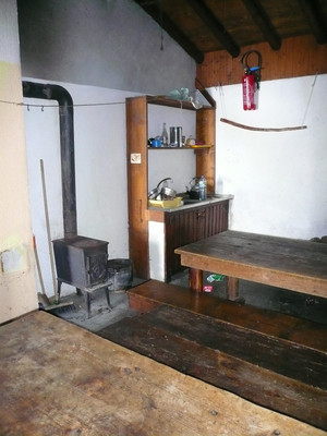 Refuge de l'Oule: salle commune. Refuge de l'Oule: salle commune.