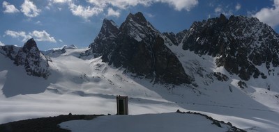 Le Mont Collon, l'Evêque et la Vierge vus depuis les Bouquetins Le Mont Collon, l'Evêque et la Vierge vus depuis les Bouquetins