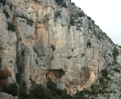 La Turbie - la Paroi du Fort (partie droite) (Mongolita sur la droite) La Turbie - la Paroi du Fort (partie droite) (Mongolita sur la droite)