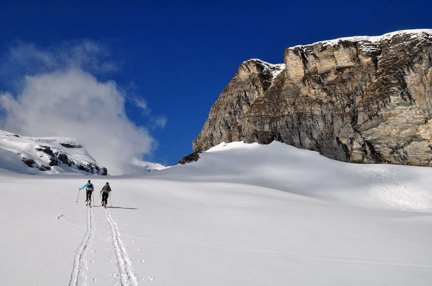 deux visiteuses qui s'engagent en HORS PISTE !!