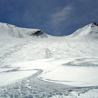 il versante settentrionale del Piz Muttala, attualmente occupato ancora da una parte del Surettagletscher.