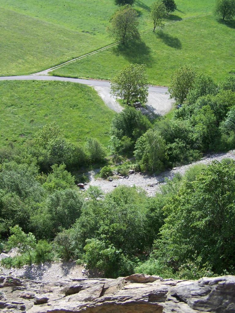 Famaise de la Rochetaillée, du haut vue sur le parking.