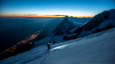 Lever de soleil sur l'arête nord du Dôme. Lever de soleil sur l'arête nord du Dôme.