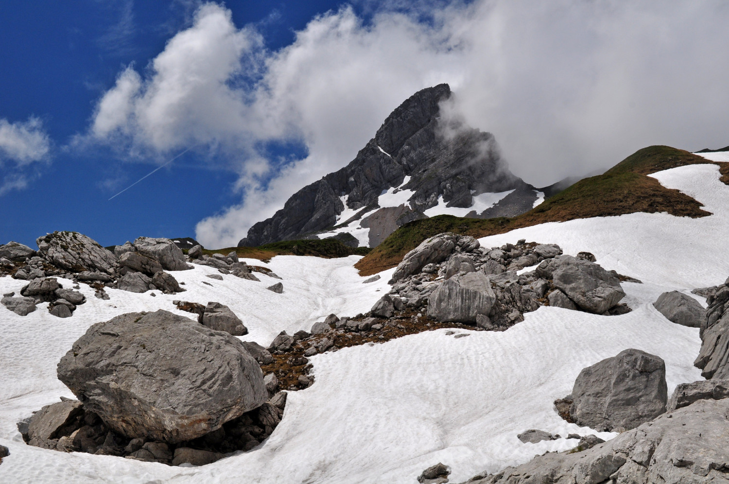 quelques névés et pointe blanche qui retrouve des couleurs !