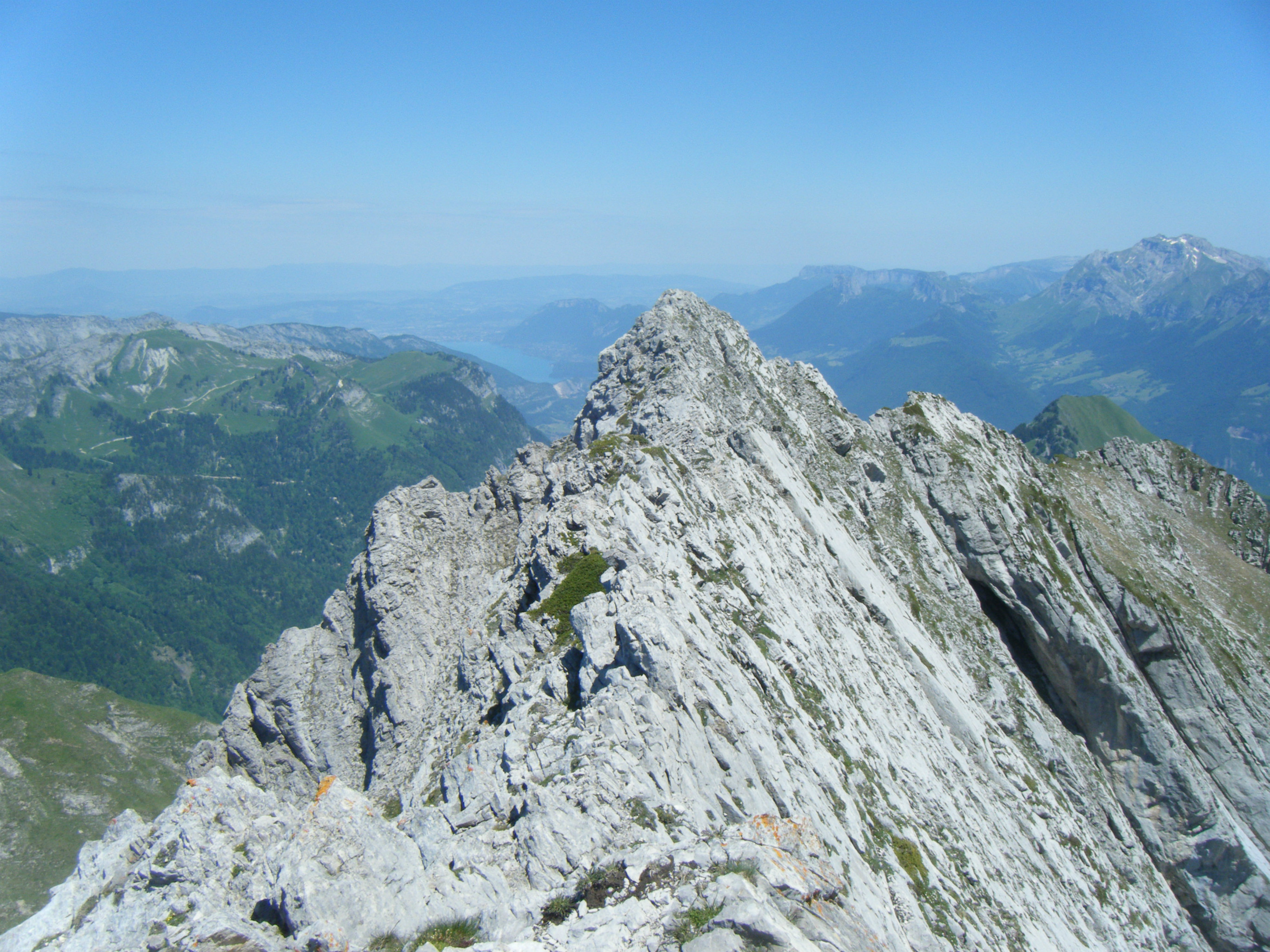 Du sommet, vue sur l'arête N - Camptocamp.org