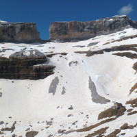 Brèche de Roland et refuge des Sarradets vu du pic des Sarradets