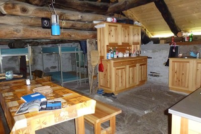 Alpe di Giümalia: cabane aménagée récemment. 1807m.