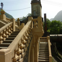 Usine des Vernes : escalier et clocheton
