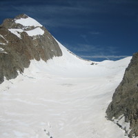 Glacier du Petit Mont Blanc avec l'Aiguille Orientale de Tré-la-Tête à gauche