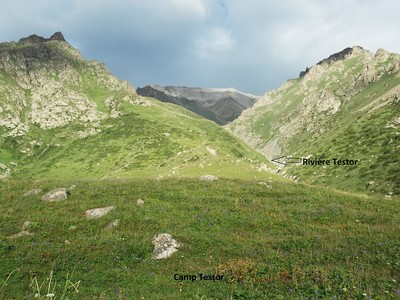 Le camp Testor vur sur l'Aghitator et la vallée du Testor Le camp Testor vur sur l'Aghitator et la vallée du Testor