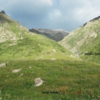 Le camp Testor vur sur l'Aghitator et la vallée du Testor