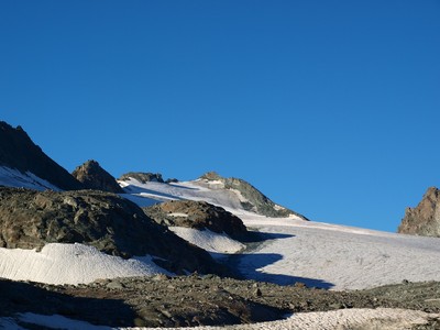 Point 2973, avec le glacier de Prafleuri et la Rosablanche au fond Point 2973, avec le glacier de Prafleuri et la Rosablanche au fond