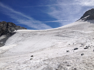 Col de gébroulaz depuis le glacier de Chavière. Nous sommes descendus à gauche du col dans le mur
