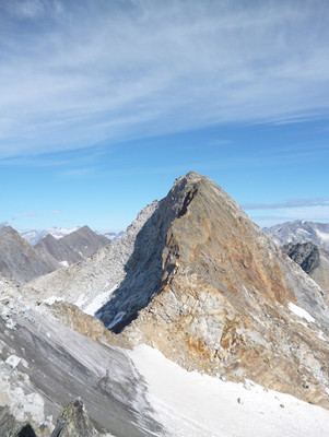 Vue sur le Gross LeckiHorn depuis le sommet du Chli Leckihorn. 