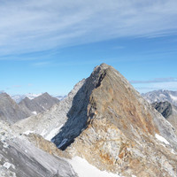 Vue sur le Gross LeckiHorn depuis le sommet du Chli Leckihorn. 