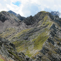 Cima Fraitina. Dai pressi della quota 2537m; da sin. la quota 2597 m e la quota 2567 m. 
