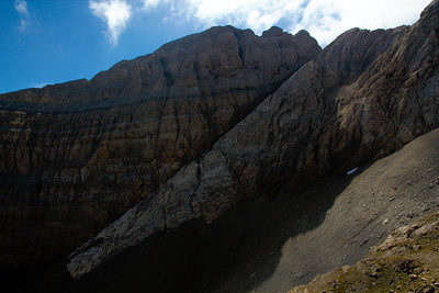 Coronas, diagonale d'Espouy depuis le collado de la Ribereta Coronas, diagonale d'Espouy depuis le collado de la Ribereta