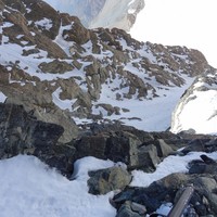la petite traversée en rocher en haut du couloir de droite