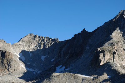 Mittaghorn 3015m e Pizzo Gallina 3061m a destra, versante SW 