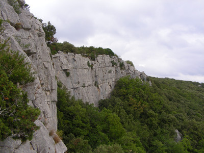Arrache coeur : le secteur de droite de la Baume d'Aymé (Thaurac) Arrache coeur : le secteur de droite de la Baume d'Aymé (Thaurac)