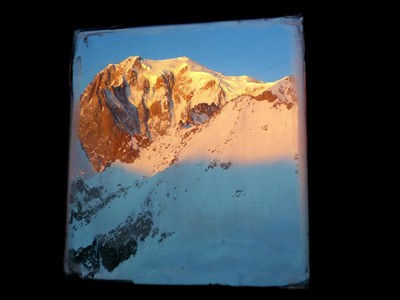 Mt Blanc depuis les toilettes du refuge Monzino Mt Blanc depuis les toilettes du refuge Monzino