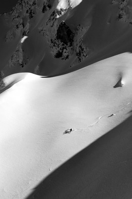 Drapé de neige pour accueillir la trace aux courbes arrondies... suivie d'une mini-trace en droite ligne! Drapé de neige pour accueillir la trace aux courbes arrondies... suivie d'une mini-trace en droite ligne!