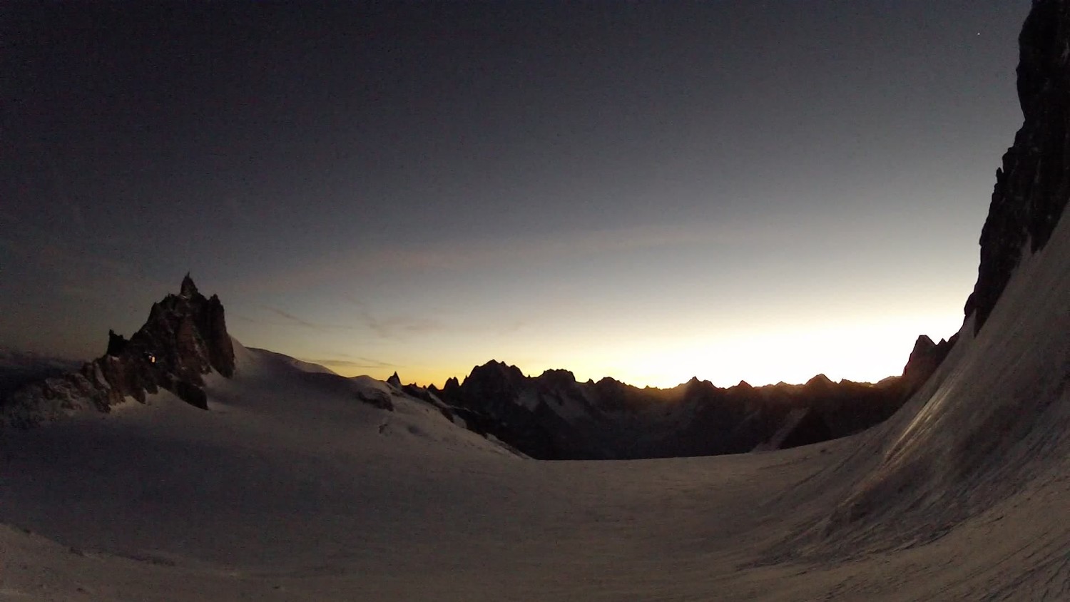 vallée blanche au levée du soleil
