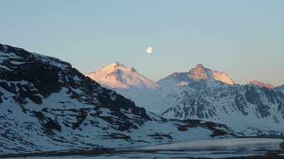 La lune hésite entre Grande Casse et Grande Motte La lune hésite entre Grande Casse et Grande Motte