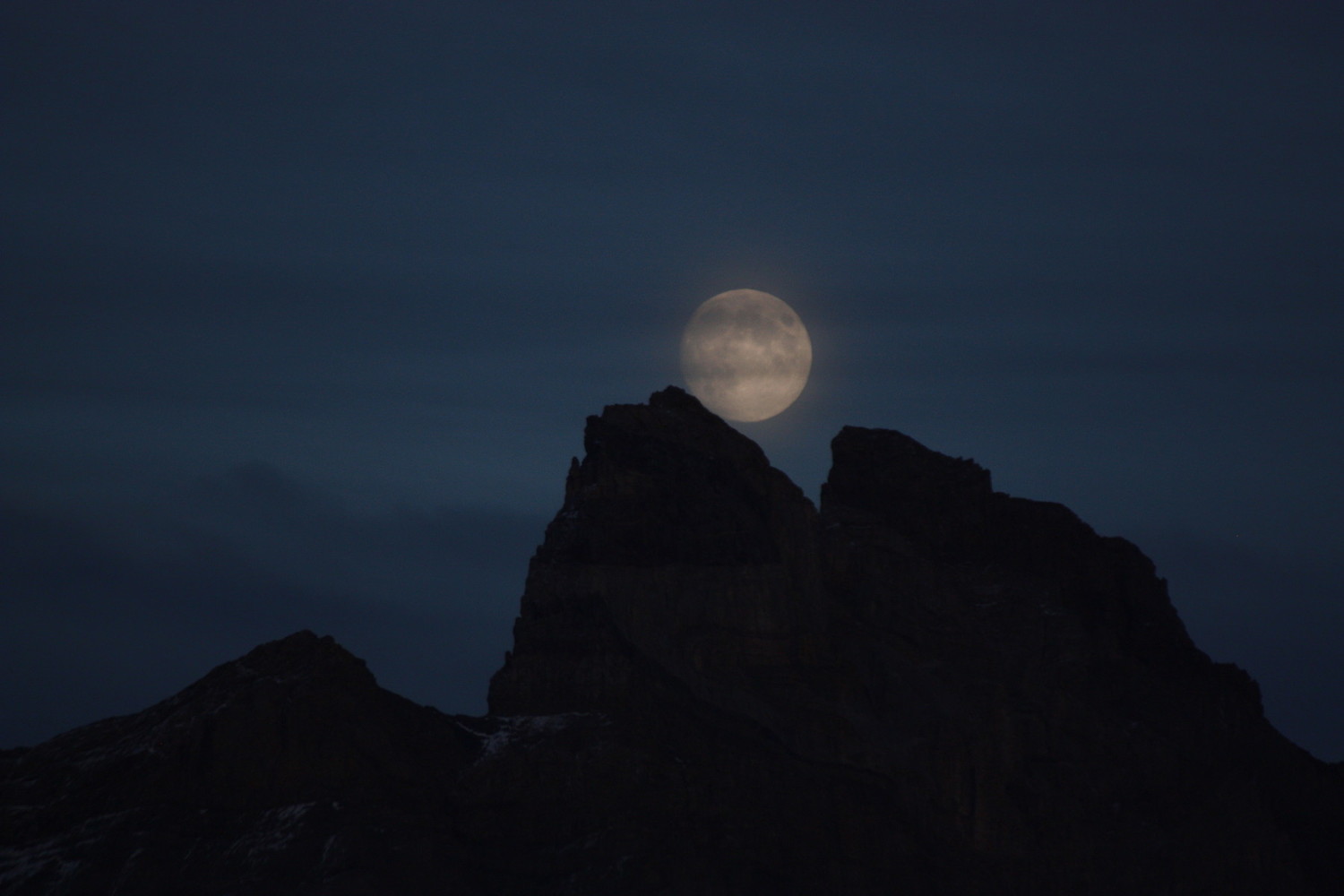 Lune sur le Petite dent de Morcles