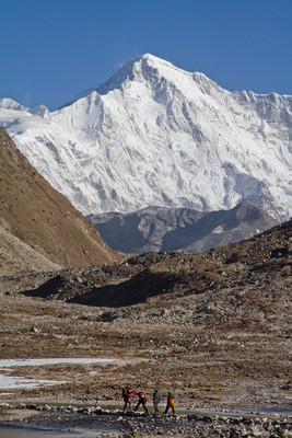 Le Cho Oyu regarde les gens passer Le Cho Oyu regarde les gens passer