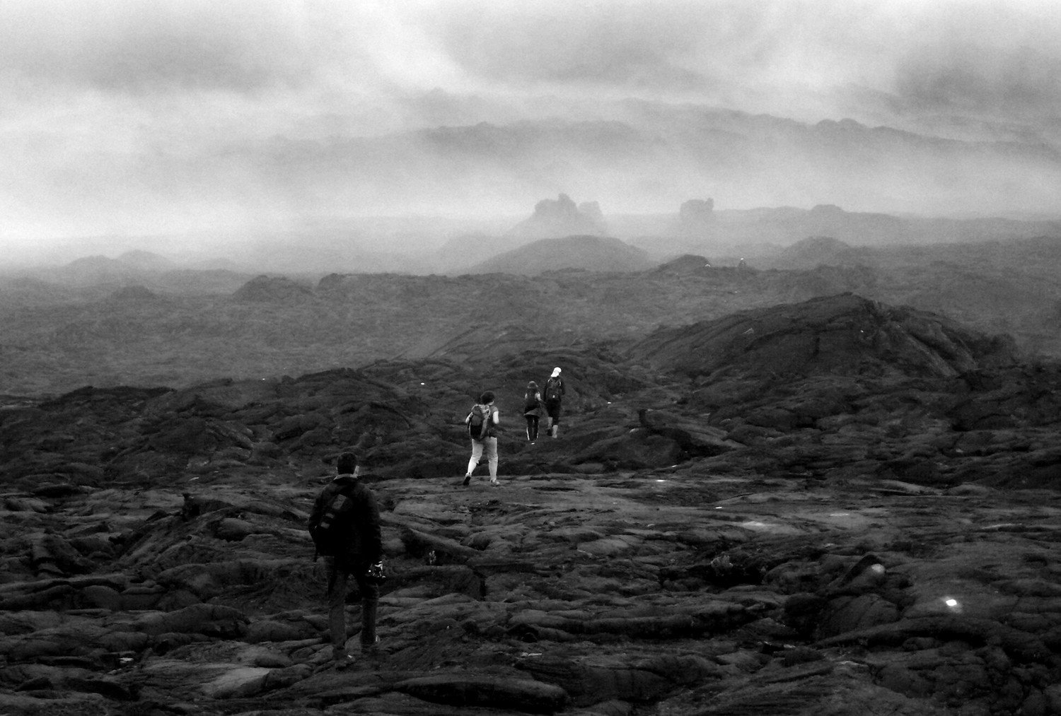 Brouillard dans le cratère du piton de la fournaise