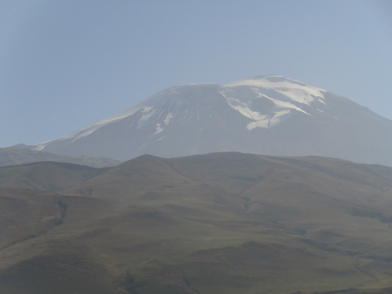 Depuis le col Cilli, à droite l'épaule de la voie normale